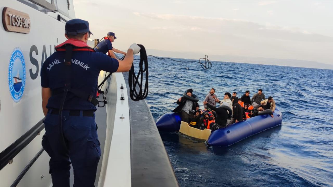 Yunanistan’ın ölüme terk ettiği 108 düzensiz göçmen kurtarıldı