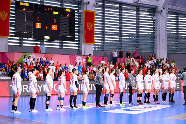 A Milli Kadın Hentbol Takımı Karadağ’a mağlup oldu