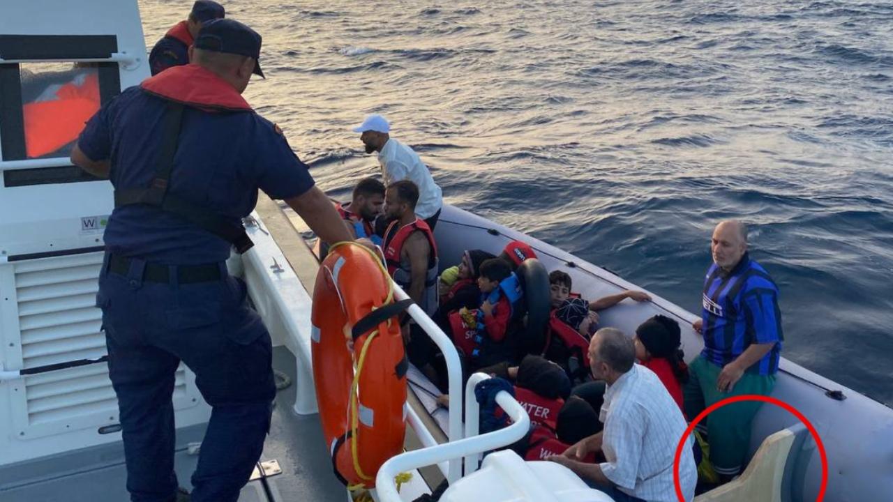 Yunanistan’ın geri ittiği 20 kaçak göçmen kurtarıldı