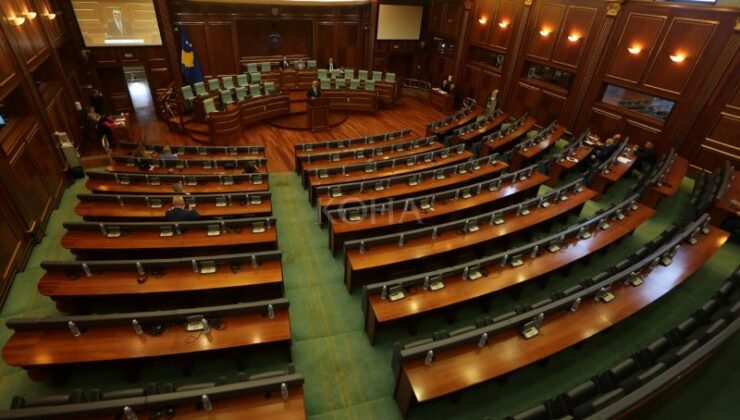 Kosova’da iktidar milletvekilleri meclis oturumunu boykot etti