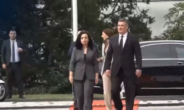 Kosova Cumhurbaşkanı Osmani, Hırvatistan’da devlet töreniyle karşılandı