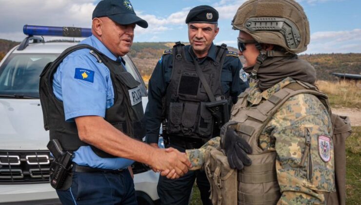 KFOR ve Kosova Polisi’nden kuzeyde ortak sınır devriyesi