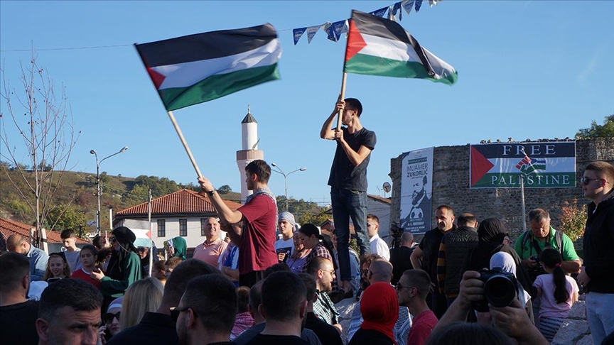 Sırbistan’ın Novi Pazar kentinde Filistin’e destek gösterisi yapıldı