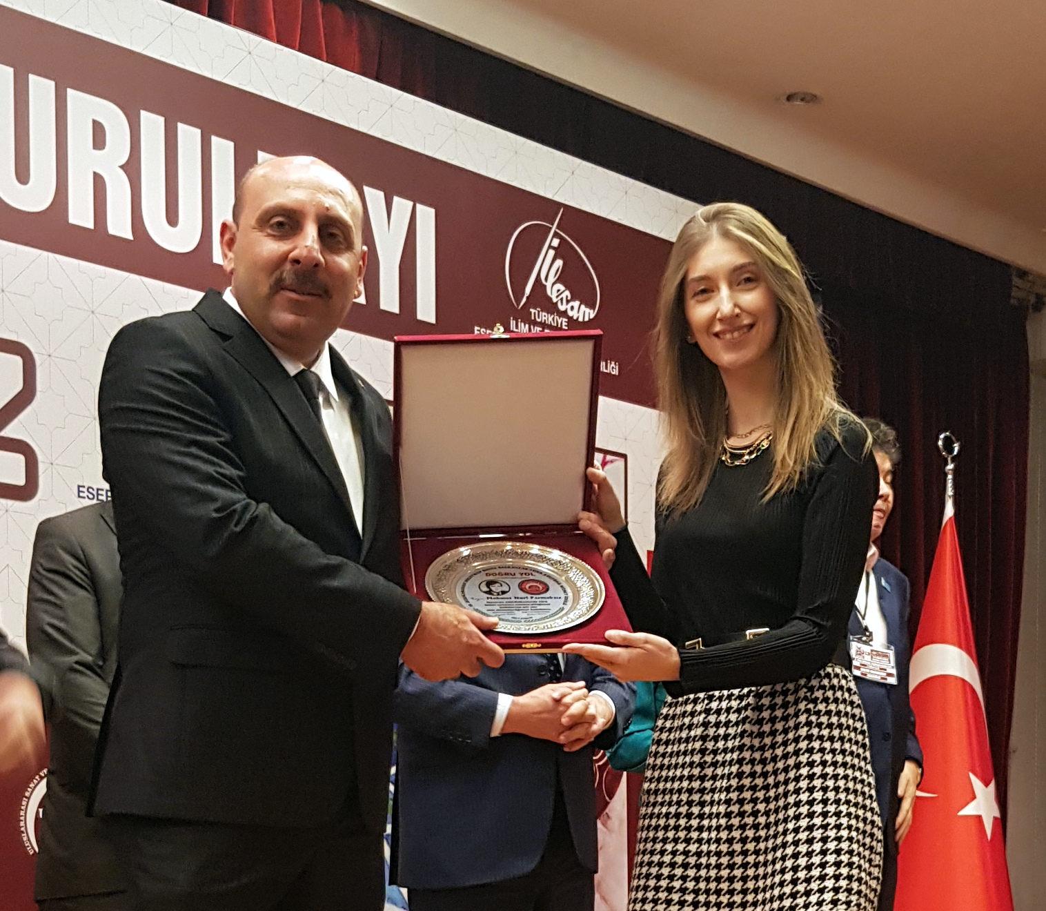 Mehmet Nuri Parmaksız’a Uluslararası Süleyman Brina ödülü verildi