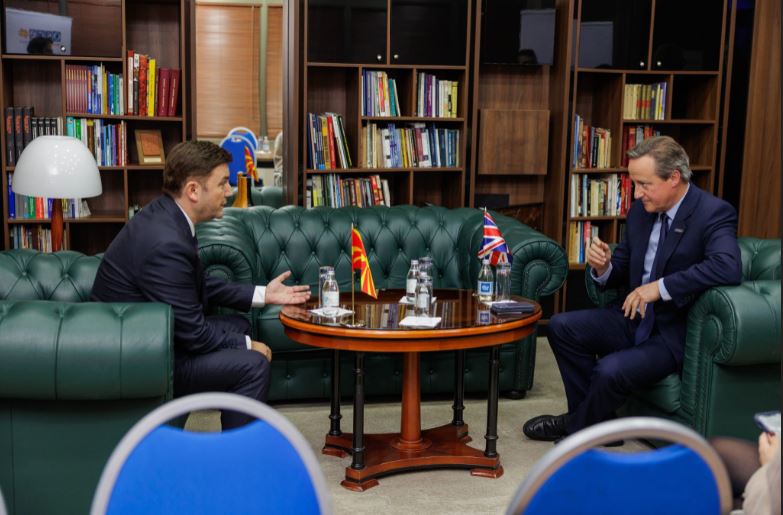 Dışişleri Bakanı Osmani, İngiliz mevkidaşı Cameron ile görüştü