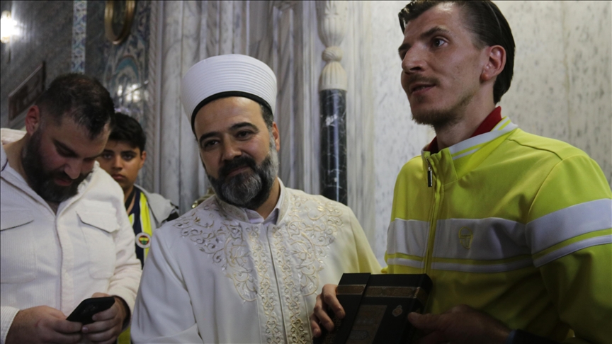 Sırp turist gezmek için gittiği Şanlıurfa’da Müslüman oldu