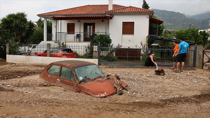 Yunanistan’da eylüldeki sel felaketinden etkilenen köyün sakinleri evlerinin taşınmasını istedi