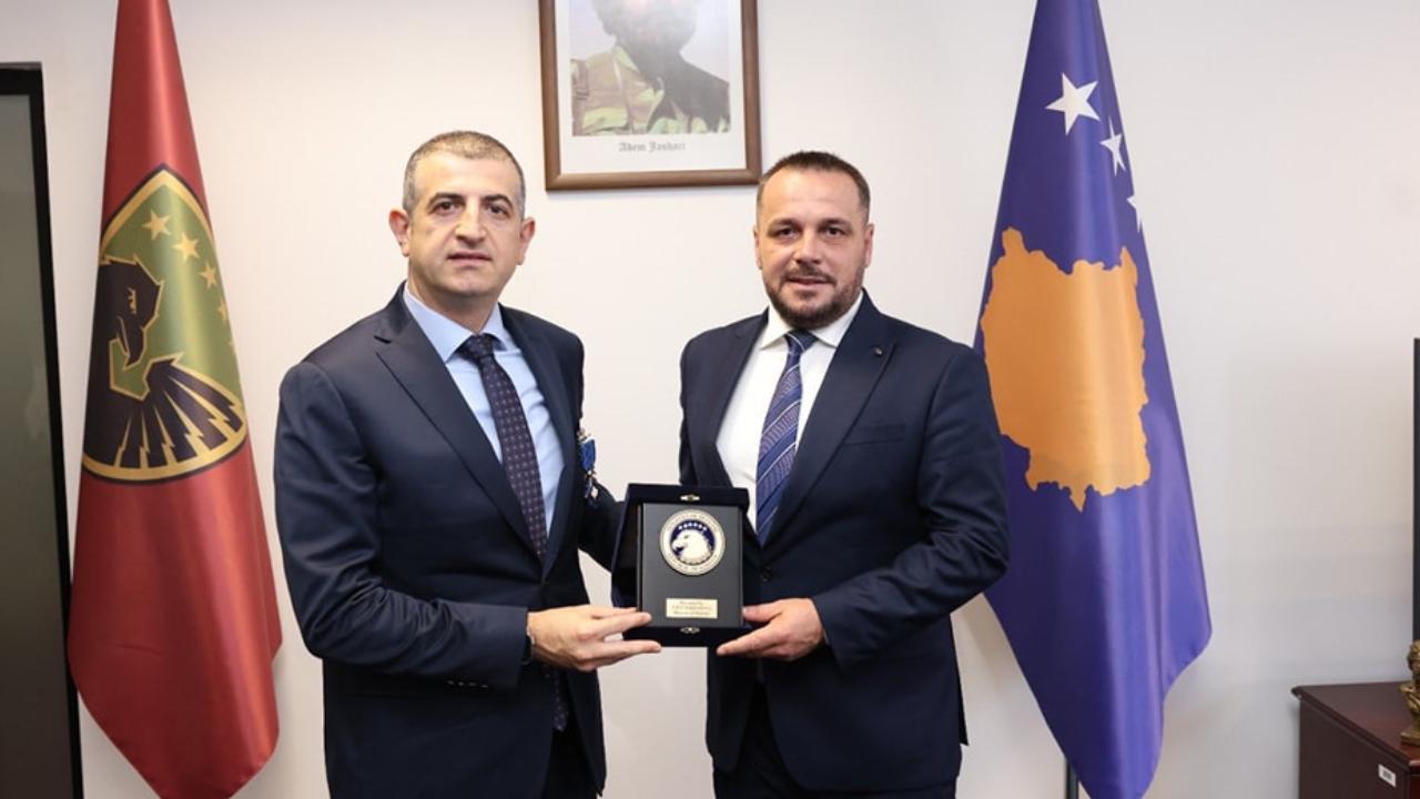 Baykar Genel Müdürü Bayraktar’a Kosova’da üstün hizmet madalyası