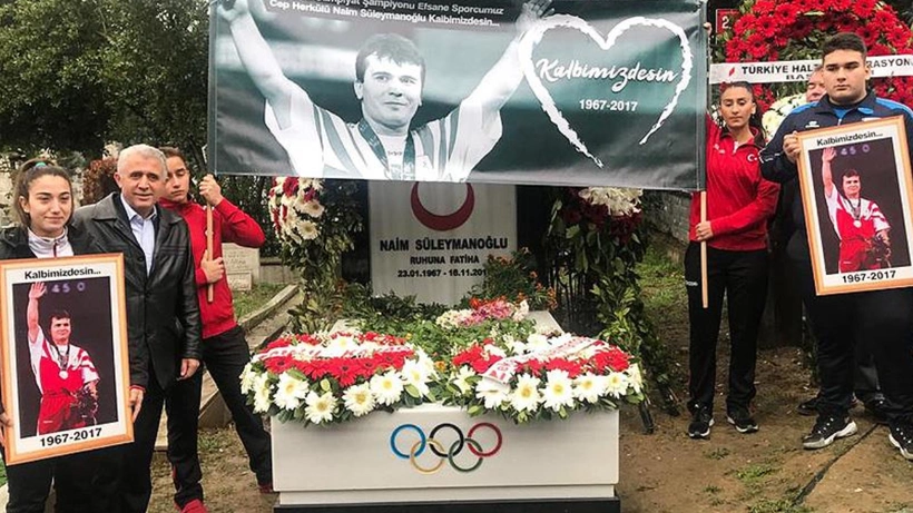 Dünya sporunun efsane ismi milli halterci Naim Süleymanoğlu, kabri başında anıldı