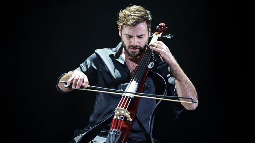 Hırvat çellist Stjepan Hauser İstanbul’da konser verdi