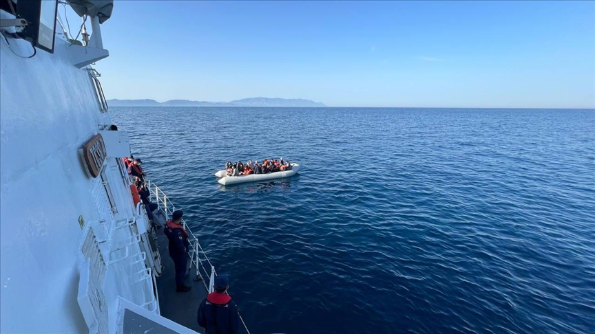 Sınır Tanımayan Doktorlar Yunanistan’ın, göçmen botlarını Türk kara sularına ittiğini öne sürdü