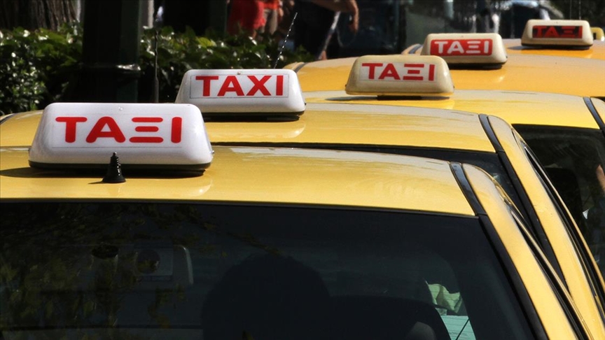 Atina’da taksiciler yeni vergi yasasına tepki için grevde