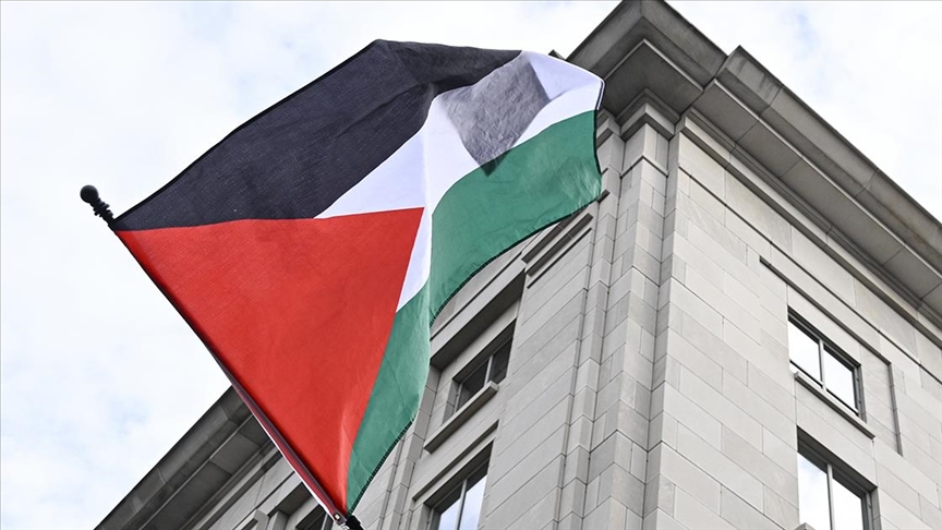 Yunanistan’da bir gazete, logosuna Filistin bayrağı ekledi