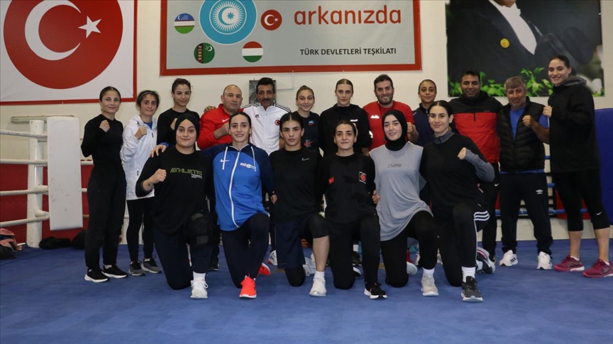 Karadağ’da düzenlenen 22 Yaş Altı Avrupa Şampiyonası’nda Kadın ve Erkek Boks Milli Takımları şampiyonluk hedefliyor