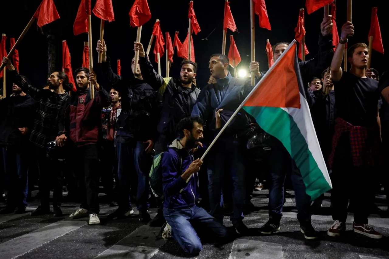 Yunanistan’da 17 Kasım öğrenci ayaklanmasının yıl dönümünde Filistin’e destek mesajı