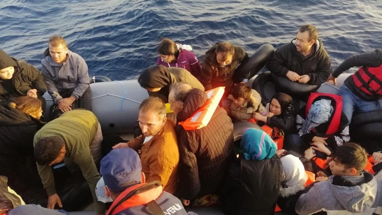 Yunanistan’ın geri gönderdiği 132 göçmen kurtarıldı