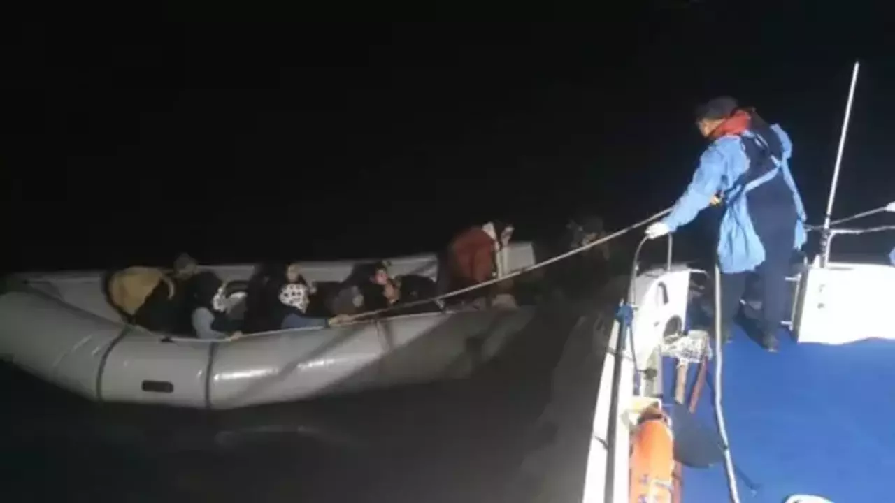 Yunanistan’ın ölüme ittiği 77 göçmen daha kurtarıldı