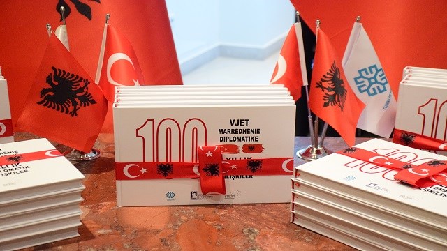 Tiran’da “Türkiye-Arnavutluk-100 yıllık diplomatik ilişkiler” kitabı tanıtıldı