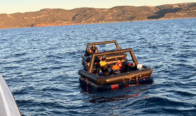 Çanakkale’de Yunanistan’ın geri ittiği 23 göçmen kurtarıldı