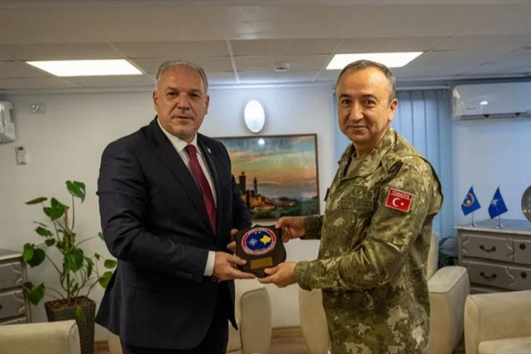 Kosova Bölgesel Kalkınma Bakanı, KFOR Komutanı Ulutaş’ı ziyaret etti