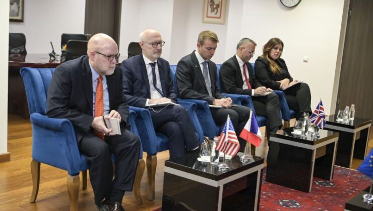 Kosova Başbakanı Kurti, Quint Büyükelçileriyle bir araya geldi