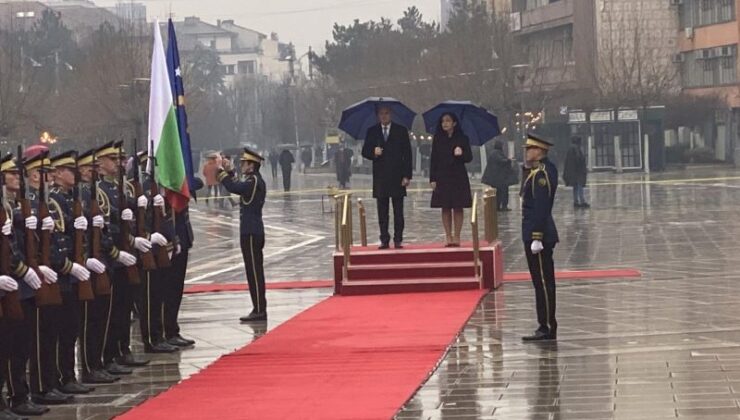 Bulgaristan Cumhurbaşkanı Radev Kosova’da resmi törenle karşılandı