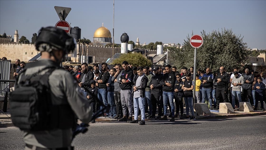 İsrail güçleri Mescid-i Aksa’da cuma namazı kılınmasını 8 haftadır kısıtlıyor