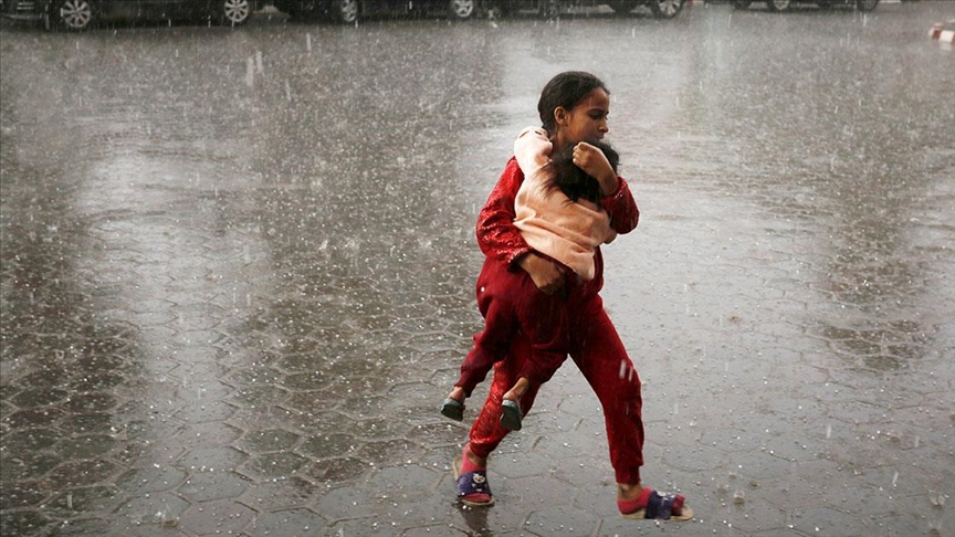 İsrail’in zorla yerinden ettiği Filistinlilerin yaşam şartları yağışla daha da ağırlaşıyor