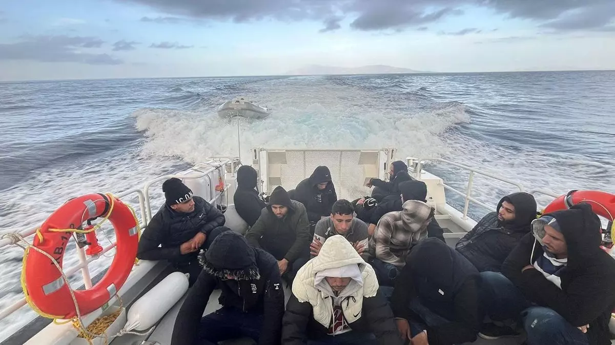 Yunanistan geri itti, 14 düzensiz göçmeni Türkiye kurtardı