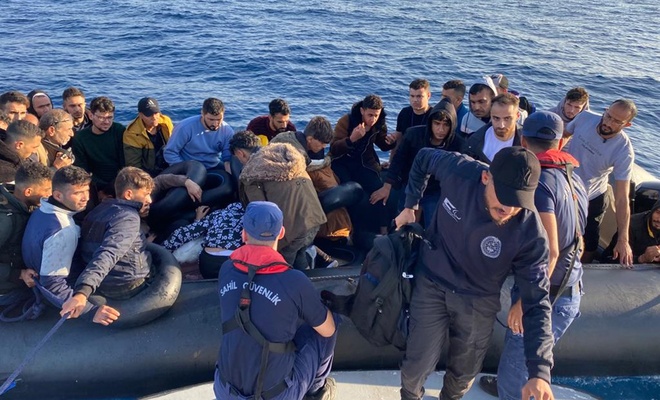 Yunanistan’ın geri ittiği 121 düzensiz göçmen kurtarıldı