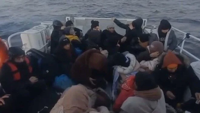 Yunanistan unsurlarınca Türk kara sularına geri itilen 34 kaçak göçmen kurtarıldı