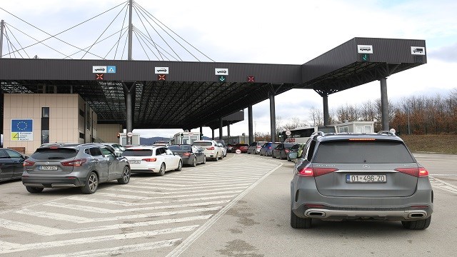Sırbistan’da, Kosova Cumhuriyeti plakalı araçların serbest dolaşımı sorunsuz sürüyor
