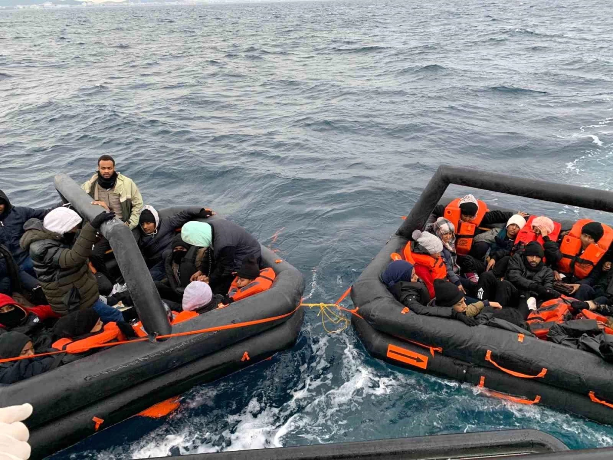 Balıkesir Ayvalık’ta Yunanistan unsurları tarafından geri itilen 38 düzensiz göçmen kurtarıldı