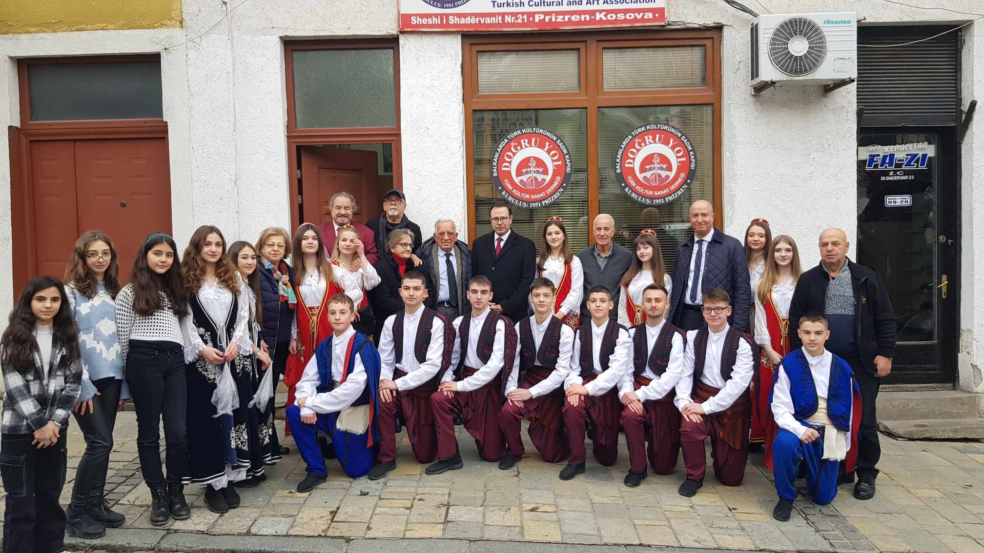 Türkiye’nin Priştine Büyükelçisi Angılı, Prizren “Doğru Yol” Derneğini ziyaret etti