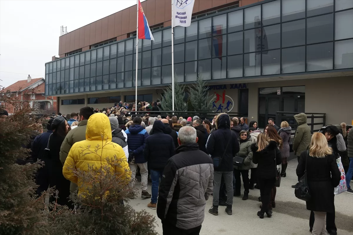 Kosovalı Sırplar, Kuzey Mitroviça Belediye Başkanı’nın görevden alınması için imza topluyor