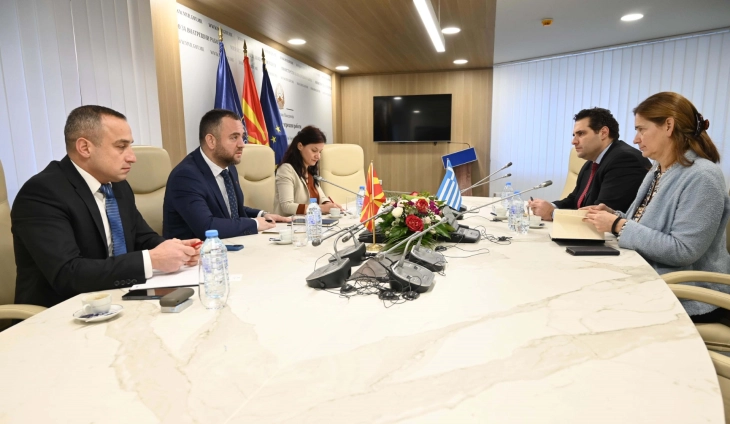 İçişleri Bakanı Toşkovski, Yunanistan Büyükelçisi ile görüştü
