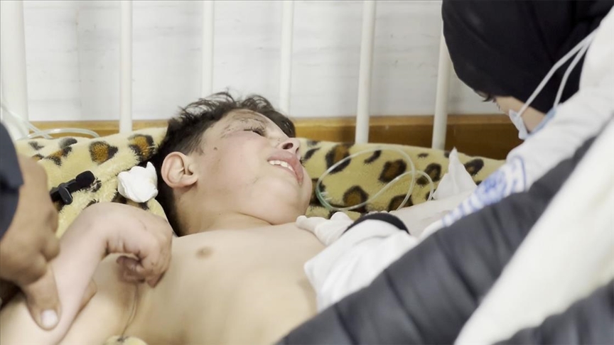 Gazze’de yarasına dikiş atılan çocuk: Benim suçum ne, İsraillilere ben ne yaptım!