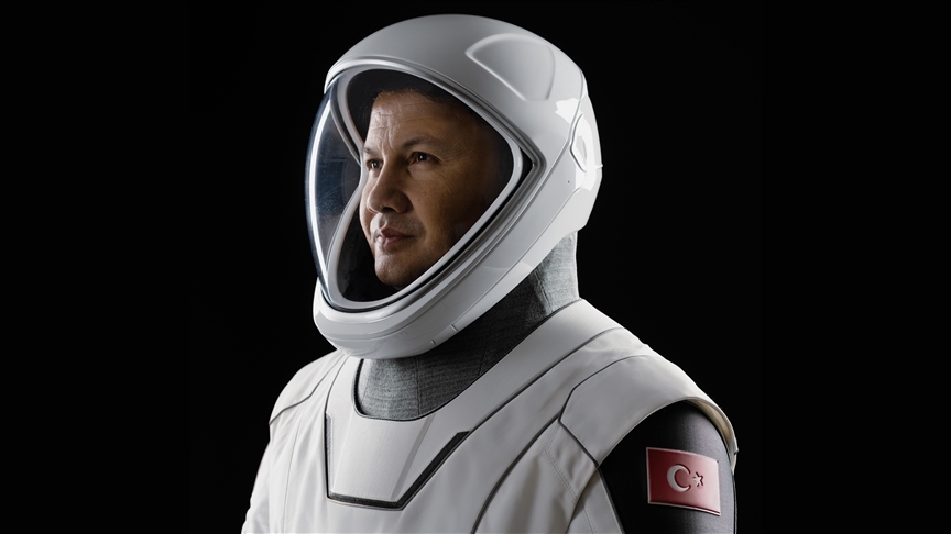 İlk Türk astronot Alper Gezeravcı, uzayda “tarih yazmaya” başladı