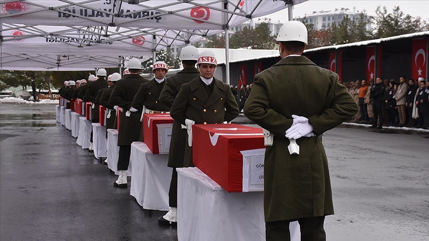 Pençe-Kilit Harekatı bölgesinde şehit olan 9 asker için Şırnak’ta tören yapıldı
