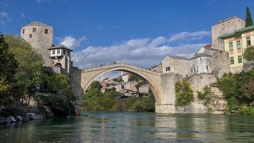 Tarihi Mostar Köprüsü’nün “Hırvat kültürel mirası” olarak gösterilmesine tepki