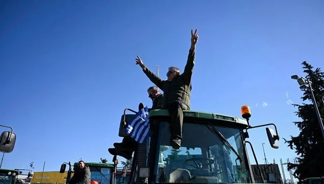 Yunanistan’da çiftçilerin yol kapatma eylemleri devam ediyor