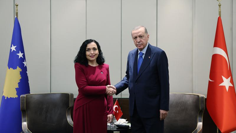 Kosova Cumhurbaşkanı Vjosa Osmani, Cumhurbaşkanı Erdoğan’ın doğum gününü kutladı