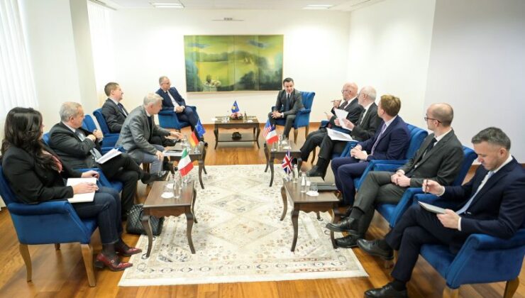 Kosova Başbakanı Kurti, büyükelçilerle bir araya geldi