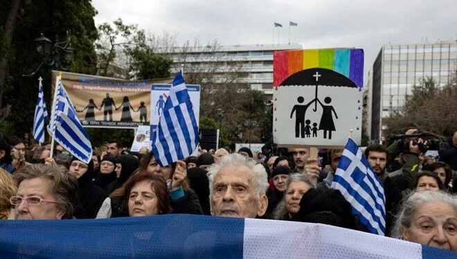 Yunanistan eşcinsel evliliğe izin vermeye hazırlanıyor