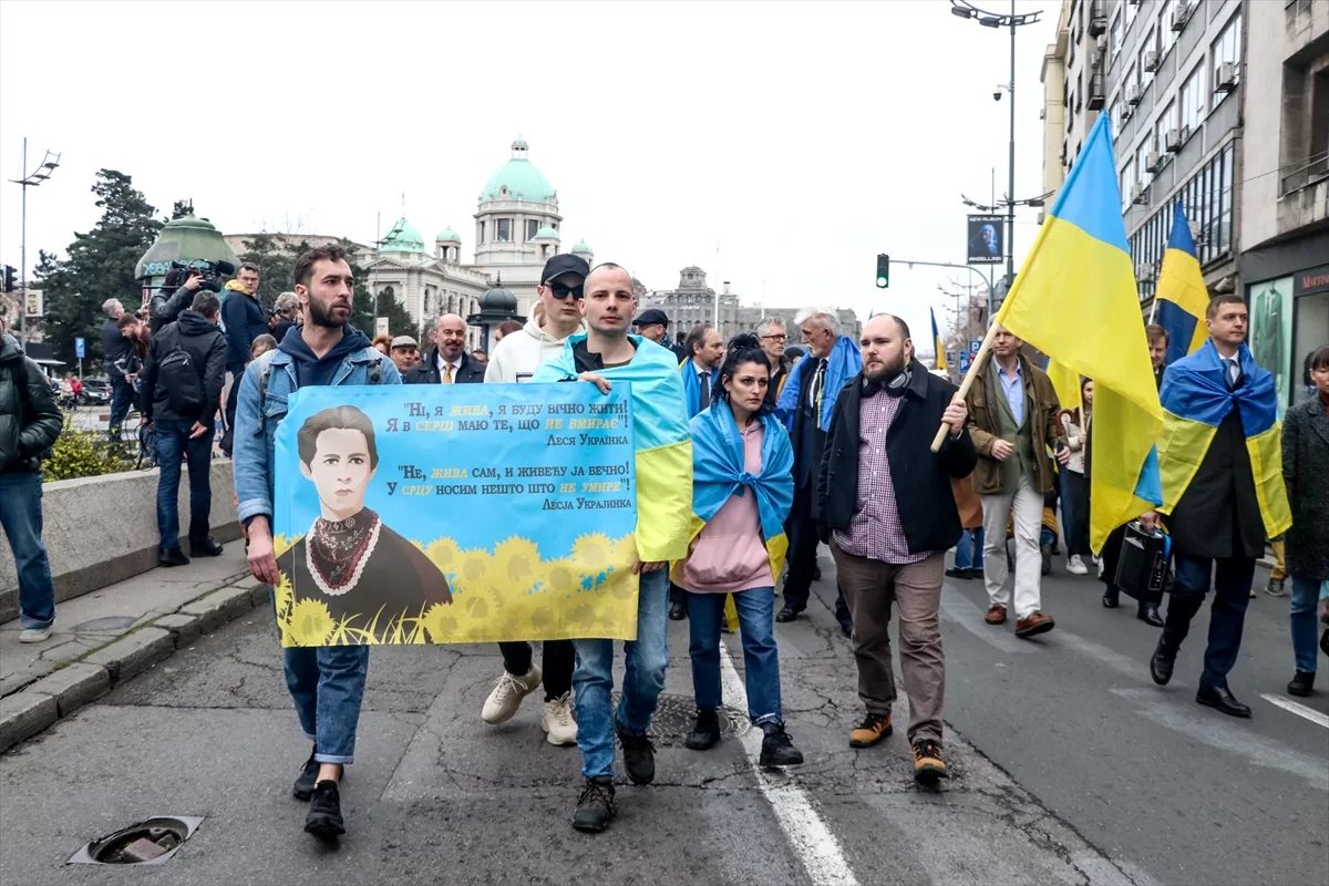 Sırbistan’da Rusya-Ukrayna savaşının 2. yılında Ukrayna’ya destek yürüyüşü düzenlendi