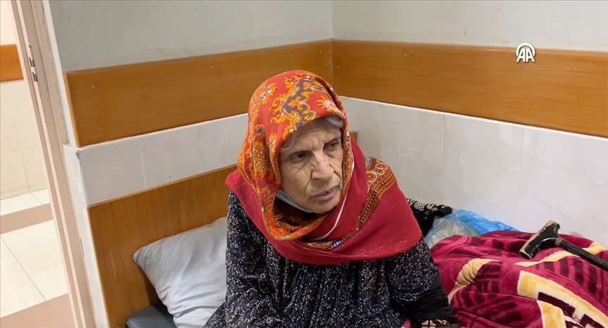 İsrail’in “yardım ettik” dediği Filistinli yaşlı kadın, işkence görmüş halde hastaneye sığındı