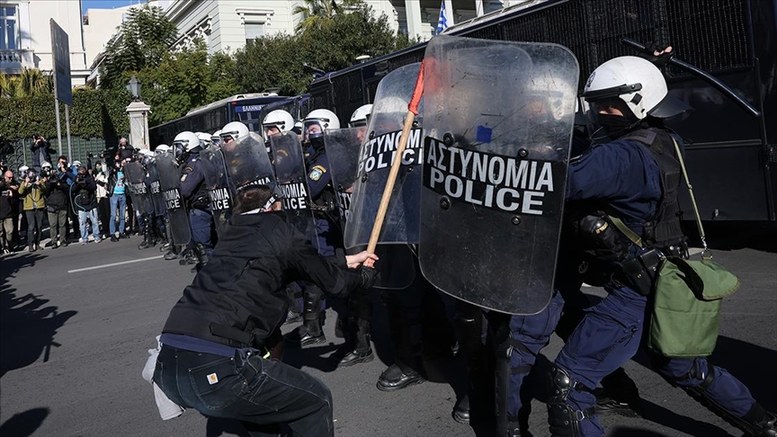 AP, Yunanistan’da AB değerlerine yönelik “çok ciddi” tehditlerden endişeli olduğunu bildirdi