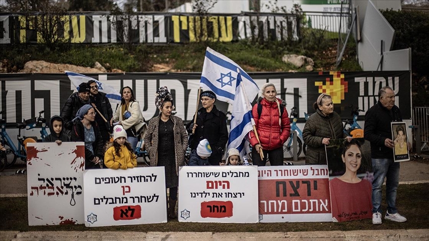 İsrail Meclisi önünde Gazze’de ateşkes yanlıları ve karşıtları gösteri yaptı