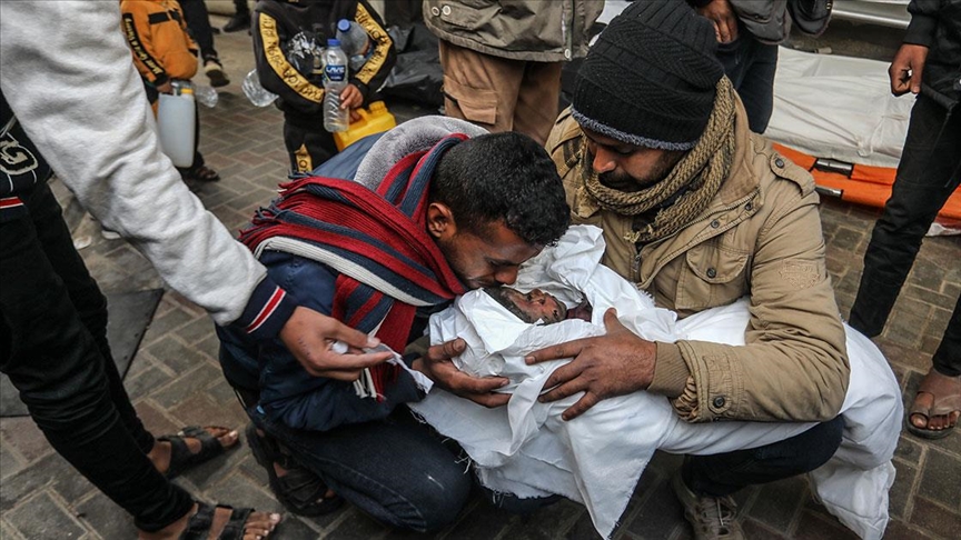 Gazze’deki hükümet: İsrail’in Refah’a kara saldırısı on binlerce kişinin ölmesine neden olur