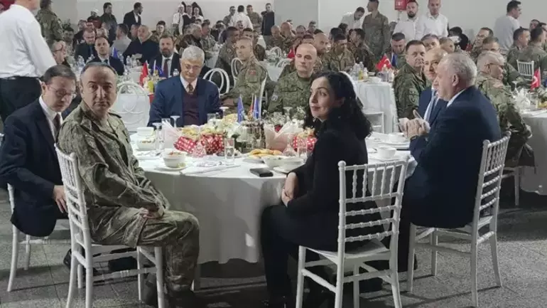Kosova Cumhurbaşkanı Osmani, Mehmetçik ile iftar yaptı